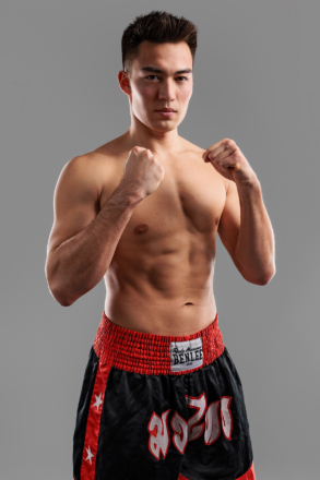 Športový portrét boxera v boxerskom postoji